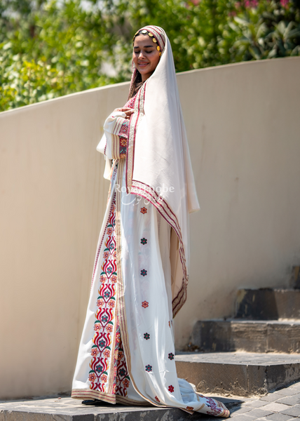 Bridal Floral Off-White Kasab Thobe With Attached Skirt And Matching Shaleh
