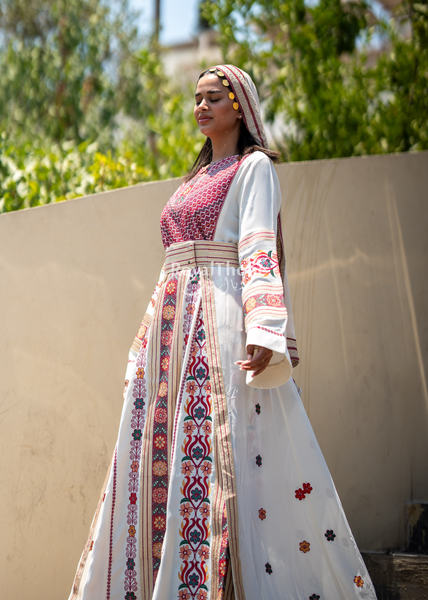 Bridal Floral Off-White Kasab Thobe With Attached Skirt And Matching Shaleh