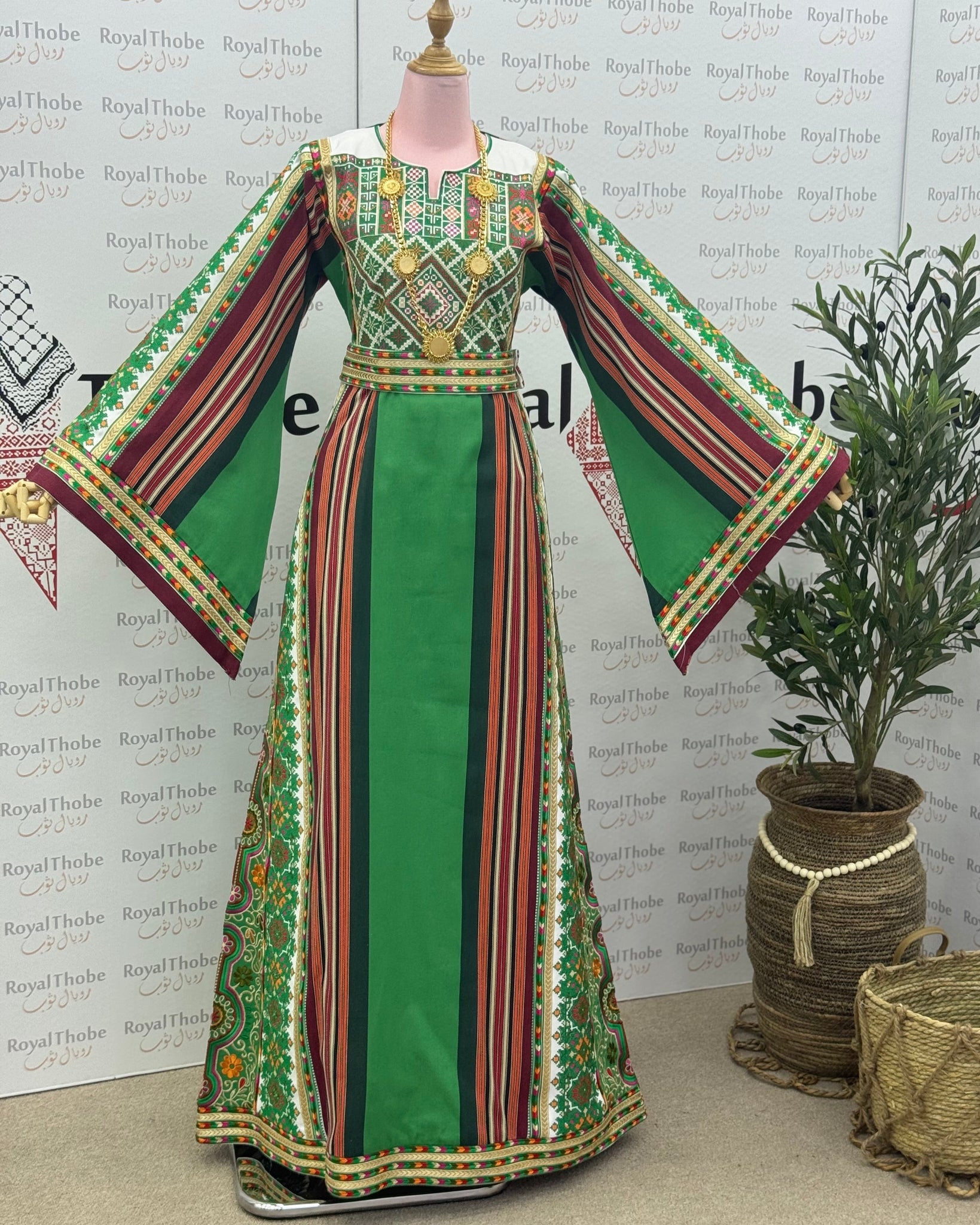 Green Majdlawe Long Full Embroidered Thobe