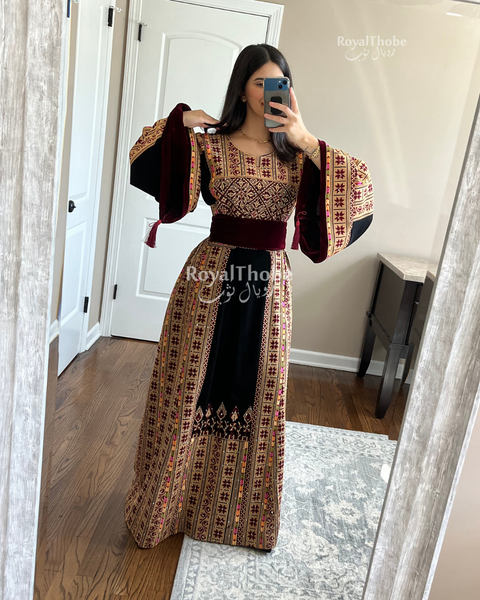 Black/Gold Wide Sleeves Modern Full Embroidered Thobe